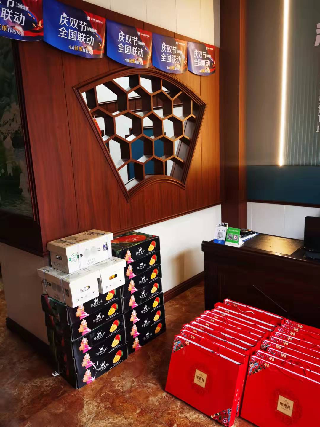 佳木斯雙節(jié)店內(nèi)布置 (4).jpg